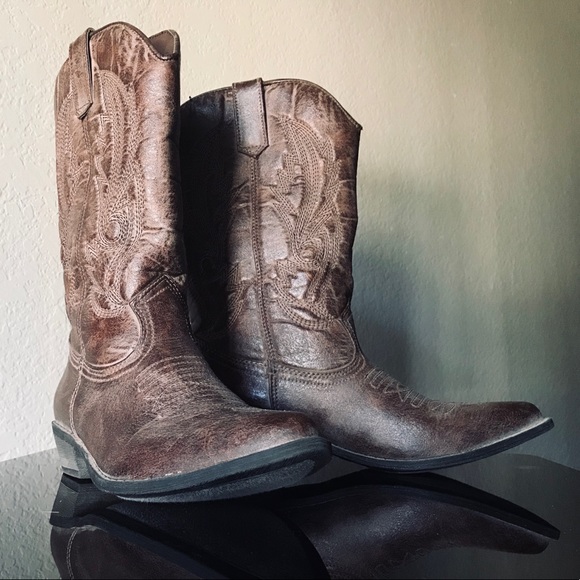 Coconuts by Matisse Shoes - Brown Coconut cowboy boots size 6